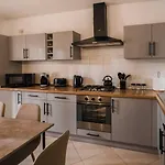 Modern 3br W/terrace, Close To Malta Airport - Luqa