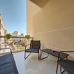 Modern 3br W/terrace, Close To Malta Airport - Apartmán *