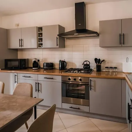 Modern 3br W/terrace, Close To Malta Airport - Luqa