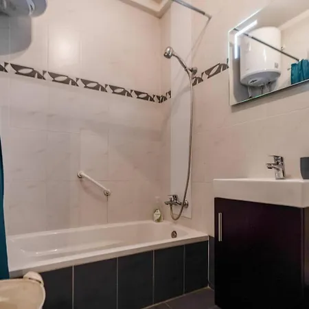 Daire Modern 3br W/terrace, Close To Malta Airport -