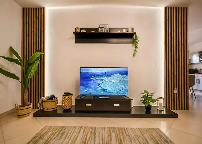 Modern 3br W/terrace, Close To Malta Airport - Apartment