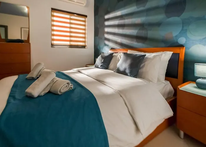 Apartment Modern 3br W/terrace, Close To Malta Airport - *