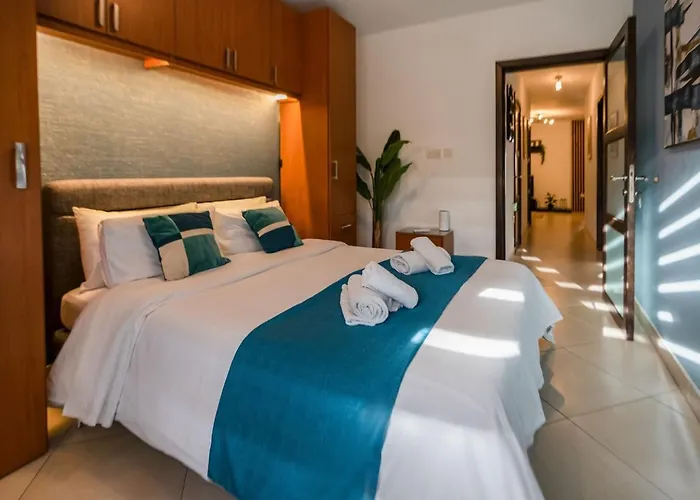 Apartment Modern 3br W/terrace, Close To Malta Airport - Luqa