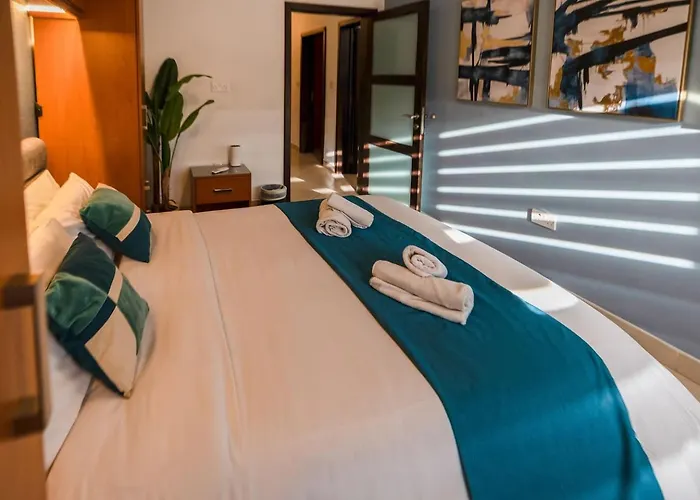 Apartment Modern 3br W/terrace, Close To Malta Airport - Luqa