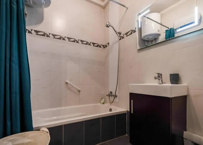 Apartment Modern 3br W/terrace, Close To Malta Airport -