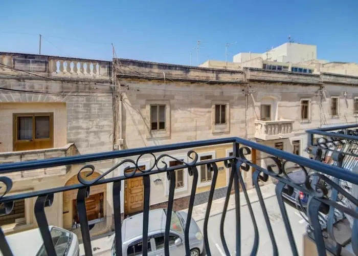 Modern 3br W/terrace, Close To Malta Airport - *